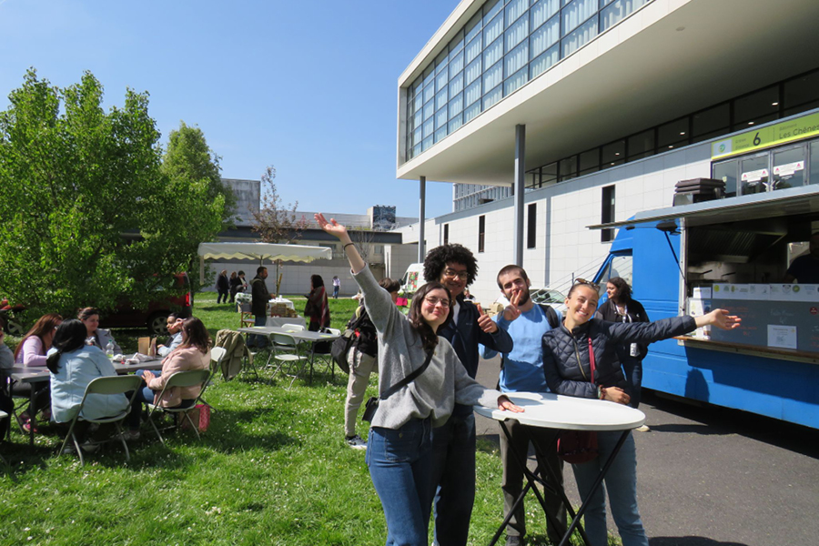 Retour en images : des étudiants organisent un marché local à CY Cergy Paris Université